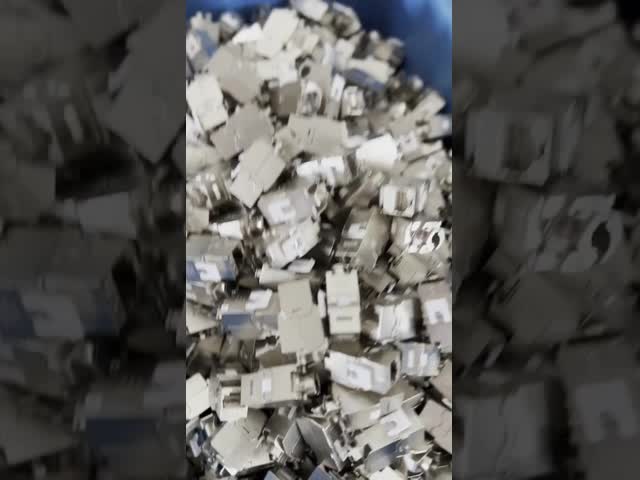 FTP Cat6の穿孔器台形ジャックRJ45 180度金属色OEM/ODM