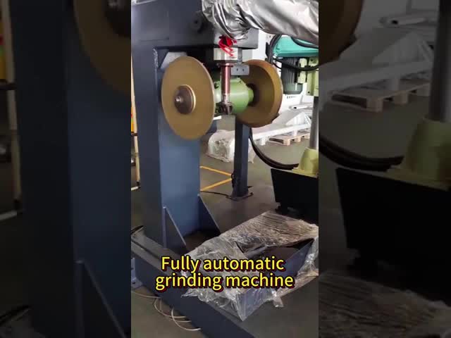 500*400*400mm 3軸ストロークの自動CNC彫刻とフレーシングマシン