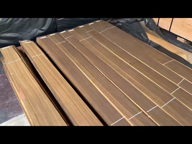 Smoked Oak Veneer Quarter Cut 0.45mm Moisture Content 8%±2% Natural Wood Veneer Sheet