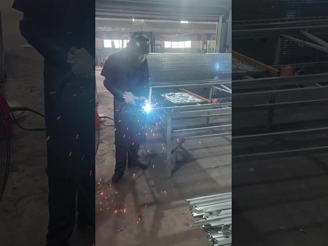 ISO9001 Diamond Mesh Fence For Sport Highway Farm 4m-50m Length