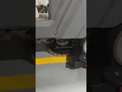 Indústria líder de médio porte andar em máquina de limpeza
