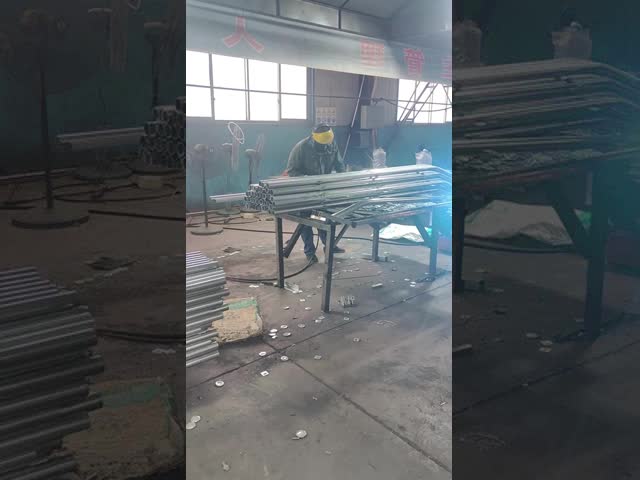 屋外の装飾的な 3D は塀のパネルのための溶接された金網の庭の塀を曲げました