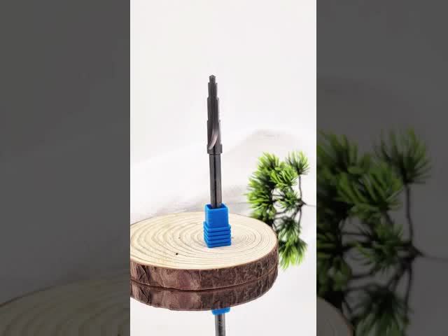 3 フルート 固体カービッドステップドリルビット ストレート フルート メタルプラスチックのための多層切削ツール