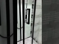 Λοξοπρεπές δωμάτιο ντους με μαύρο προφίλ και γυαλί εκτύπωσης για κομψή