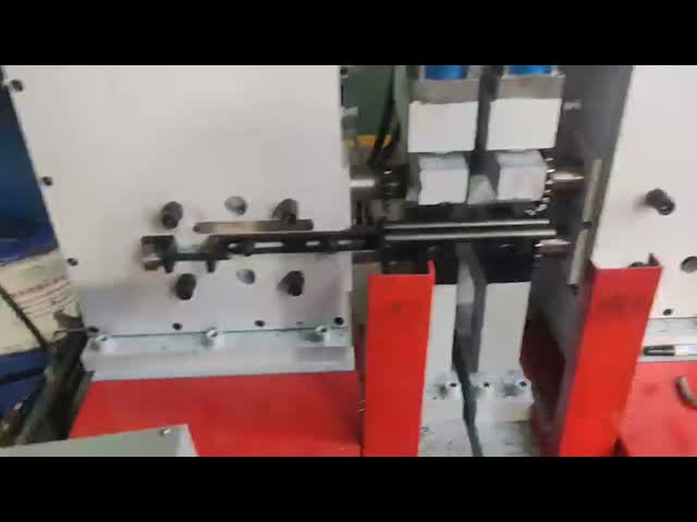 軸末の平坦化機械 コンベヤーロールとイドル