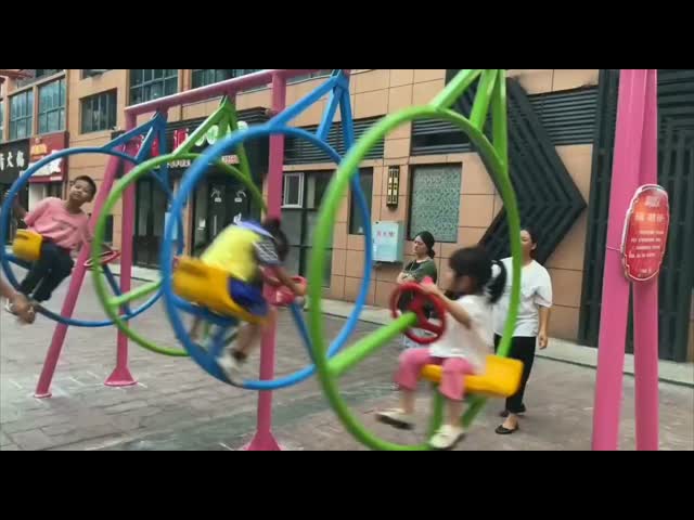 子供用スイング遊具 インタラクティブプレイグラウンド設備 技術支援によるインクルーシブデザイン