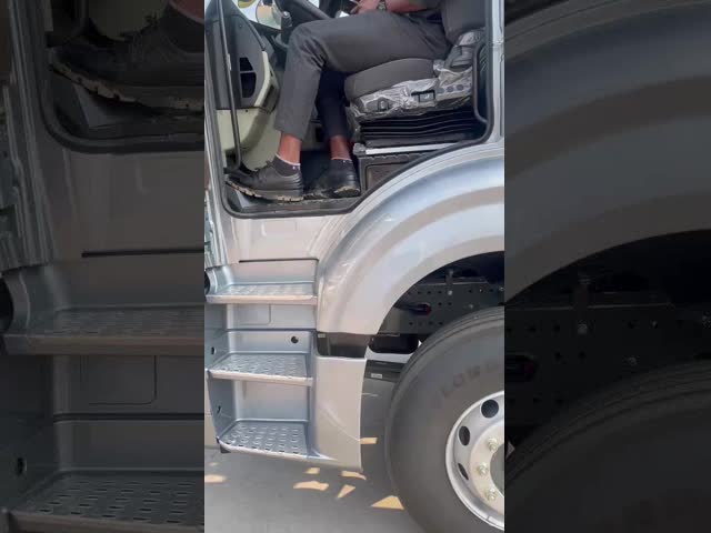 Howo 6*4 Tractor Trucks For Heavy-Duty Commercial Vehicles