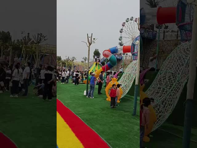 オクトポステーマ キッディズ・ワンダース 野外色彩豊かな公園 遊び場 子供の遊び場 スライド