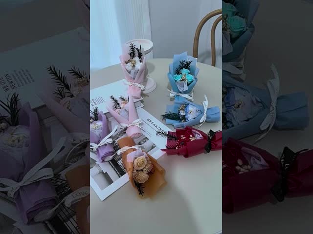 ミニ小さな花束 クリスマスとバレンタインデー バラの石けん花ギフトボックス 結婚記念品にマッチします
