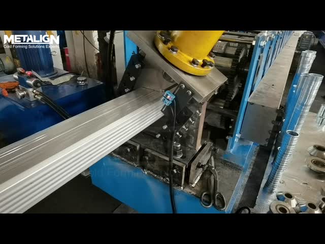 角型縦樋成形ライン（チェーン駆動、エンボス加工技術搭載）