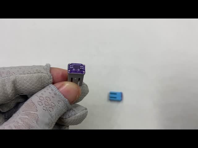 PCカバー リトルフューズ JCASE カートリッジ 女性 32V オートモーティブブレード フューズ 0495050.ZXA PEC 34240011 SBF JT-50A