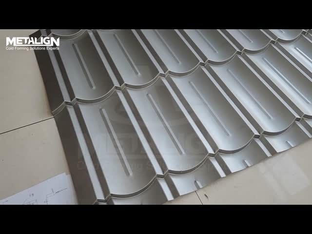 Machine de formage de rouleaux de tuiles de toit métalliques traditionnelles avec poinçonnage hydraulique et empileur automatique vidéo