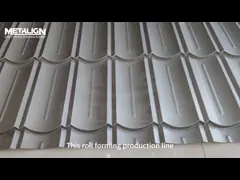 Machine de formage de rouleaux de tuiles de toit métalliques traditionnelles avec poinçonnage hydraulique et empileur automatique video