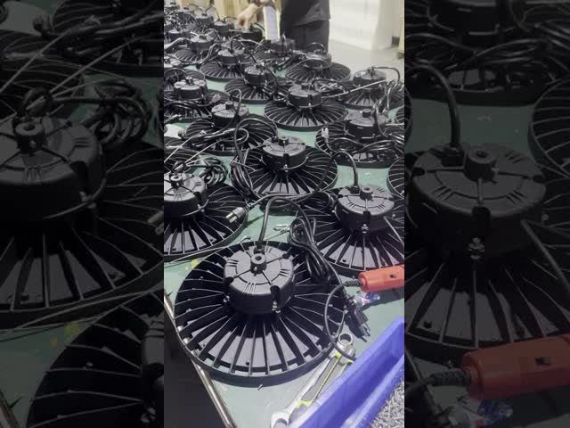 Courtyard Garden LED Solar Light -10°～60° 750LM LED Solar Sensor Light