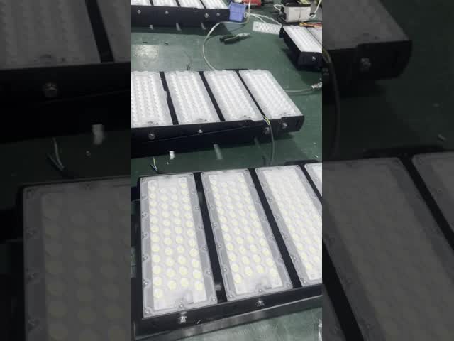 ブラックABS太陽光リモコン 50w 100w 200w 300w 400w 500w LED太陽光洪水灯