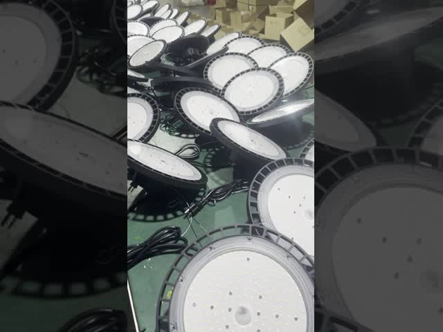 高輝度LEDソーラーライト リモコン アルミニウム IP67防水 100W 200W 300W 400W 500W