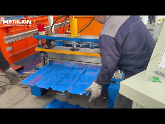 Rouleau à chaîne avec cadre de panneau mural pour une ligne de production efficace de panneaux de toiture IBR vidéo