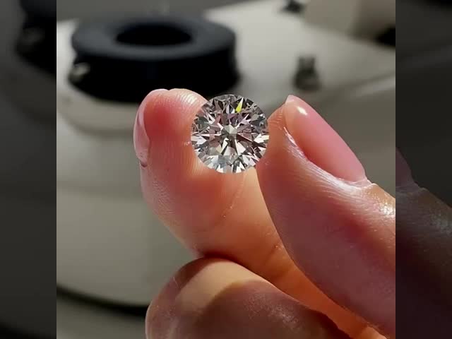 LuxuryShine 100% Real Diamond VVS1 White Round Shape Excellent Cut Lab Grown Diamonds With IGI Certificate
