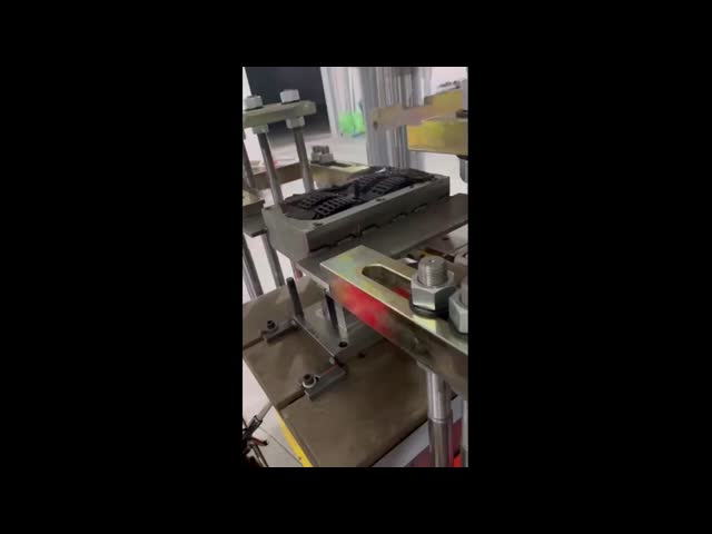 NRのシリコーンSBRのシリコーン ゴムの家具は椅子の足の帽子シリンダー形に栓をします