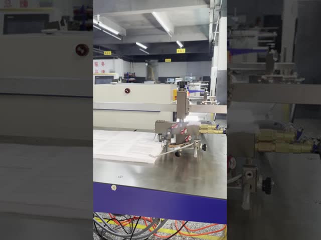 最高速度180m/Minの高速ペーパーA4折りたたみ機械