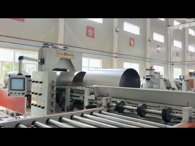 自動鋼太鼓の生産ラインの溶接機