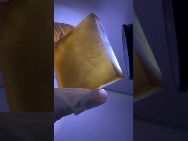 黄色サファイア 原材料 宝石製造のためにラボで作成