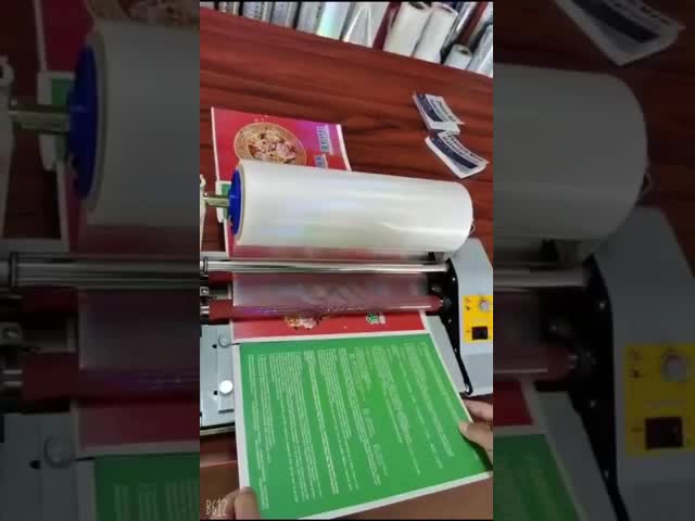 Small Grid Bopp Laminating Film Roll Holographic Lamination Film Moisture Proof