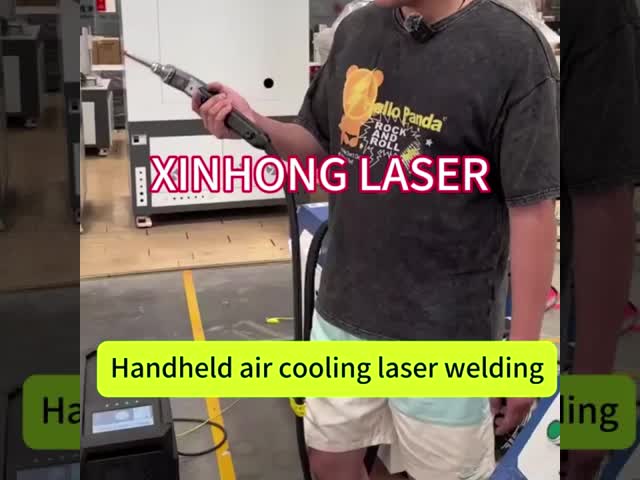 空気冷却 1500W-6000W メタル製造のためのハンドヘルドレーザー溶接機