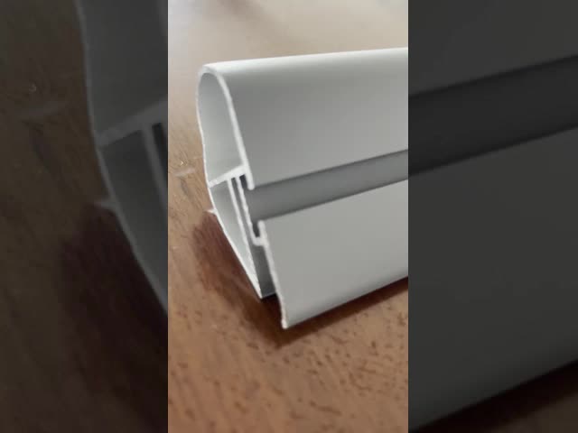 長いピンを取付ける太陽屋根