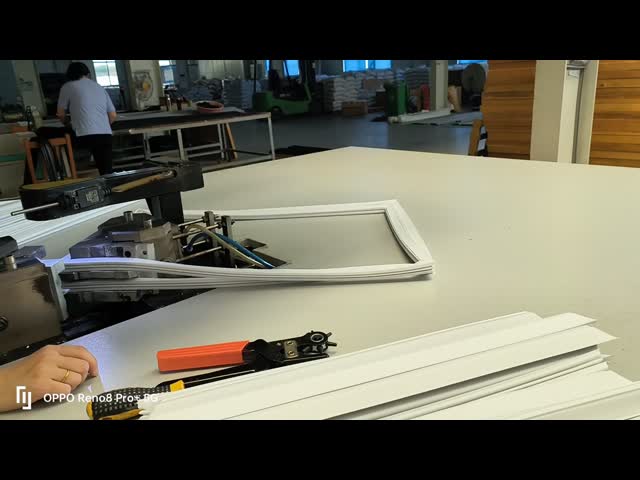 EPDM Commercial Cooler Door Gaskets OEM With Extrusion Molding Technology