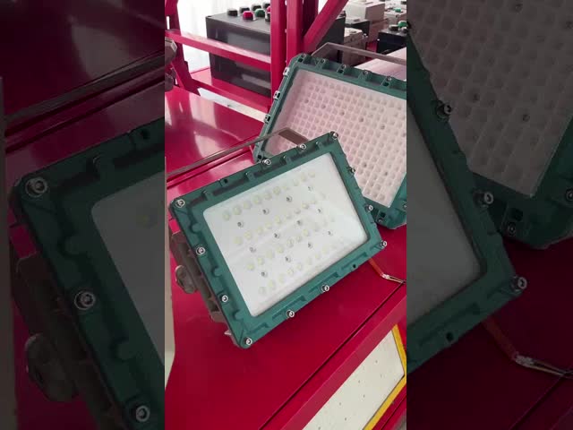 ATEX/IECEx 防爆LED 防水灯 50W,150W & 200W,IP66 防水 ゾーン 1/2 & 21/22 危険地帯