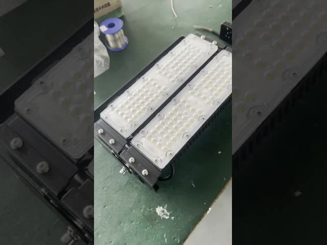 IP65 Waterproof Die-casting Aluminum LED Street Light with 50,000 Hours Lifespan