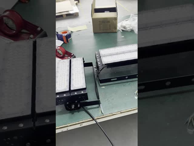 屋外照明 黒ABS太陽光 リモコン 50w LED太陽光洪水照明