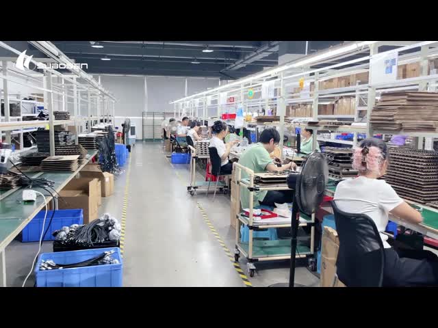 追加機能 9 in 1 USB-C ドッキングステーション,ユーザーマニュアルとコンパクトなデザインが含まれています