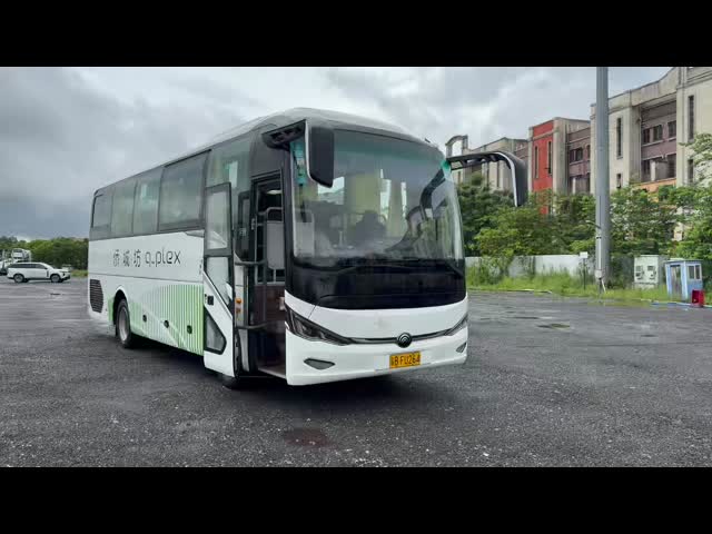 2015 Year 35 Seater Used KLQ6898 Coach Bus LHD Steering Diesel Engine Long Distance Transportation