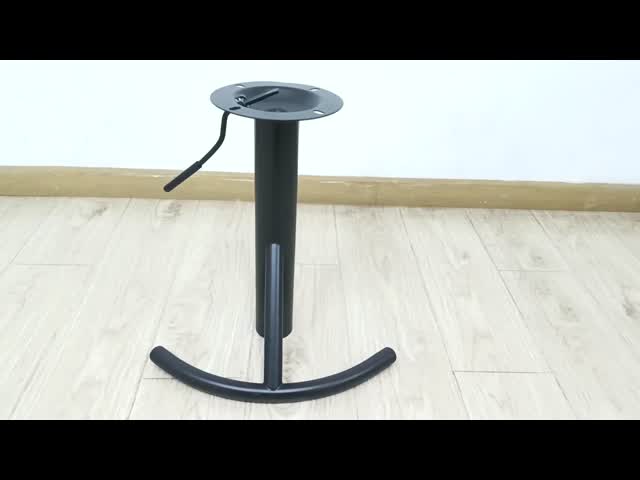 鉄製バースツールアクセサリは10×10cm/8×8cmです。トレイの取り付け穴は、バーカウンターとバースツール用です。
