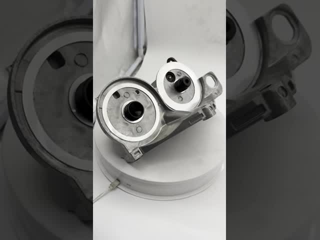 8148587 ヴォルヴォ・ペンタ 燃料フィルター ブラケットヘッド FM12 トラックエンジン部品