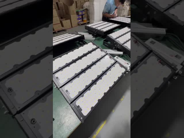 200W Full Spectrum Dimmable LED Grow Light T5 Greenhouse Lighting System for Plant Growth