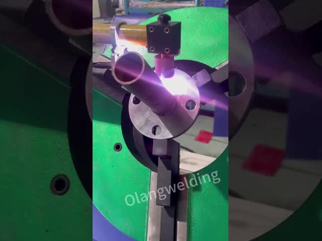 Automatic argon arc welding equipment for flanges equipped with arc pressure tracking