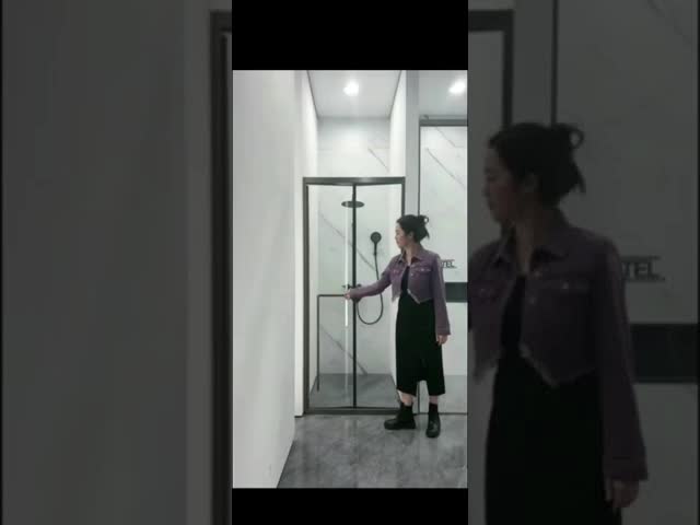 A minimalist one-line sliding door that maximizes opening space, with no overhead clamps design.