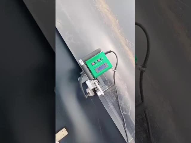 1.0-4.0mm HDPE Geomembrane Hot Wedge Welder CX700 Full Power 2400W