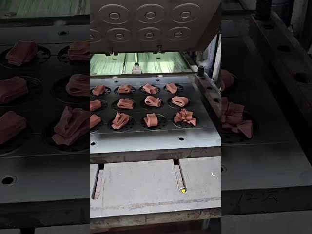 BPA-Free Silicone Scalp Oil Applicator with Massage Bristles