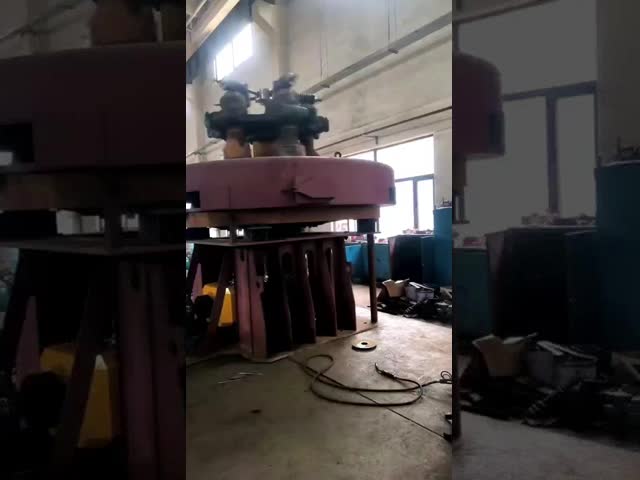 16-160T High Pressure Ore Grinding Mill Superfine Roller Mill video