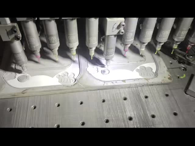 18 Dispensateur de silicone automatique de couleur pour la fabrication d'étiquettes en PVC vidéo