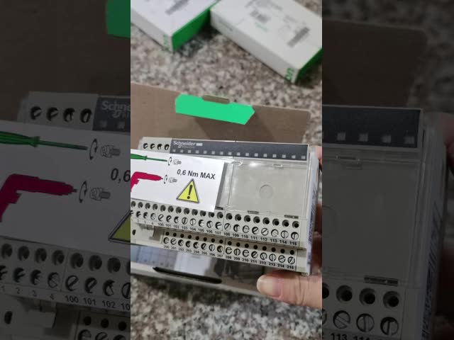 16 I/O Channels Schneider ABE7H16R21 Passive Connection Sub Base For Industrial Automation