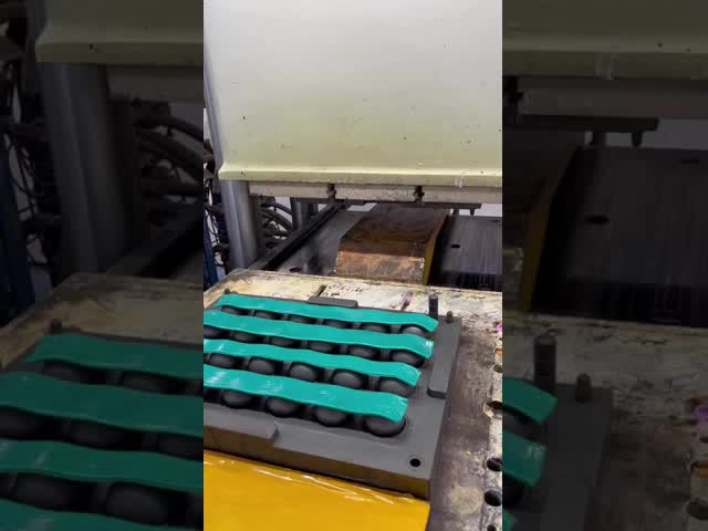 Custom High Temperature Bouncing Soft Hard Holes Color Silicone Rubber Ball Belt Holes