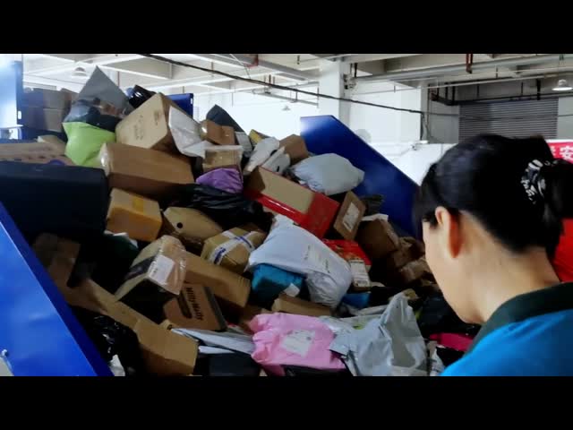 Intelligent Tilt Tray Sorter High Efficiency Versatile For High Density Sorting Environments