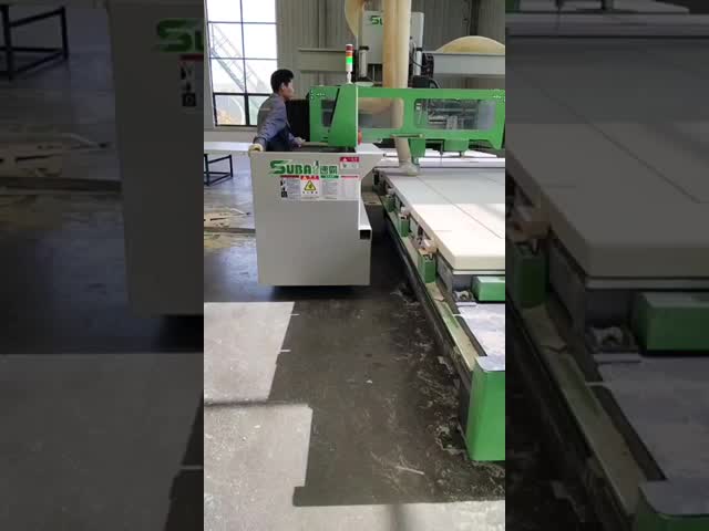 Processing center for insulated composite panel car body panels