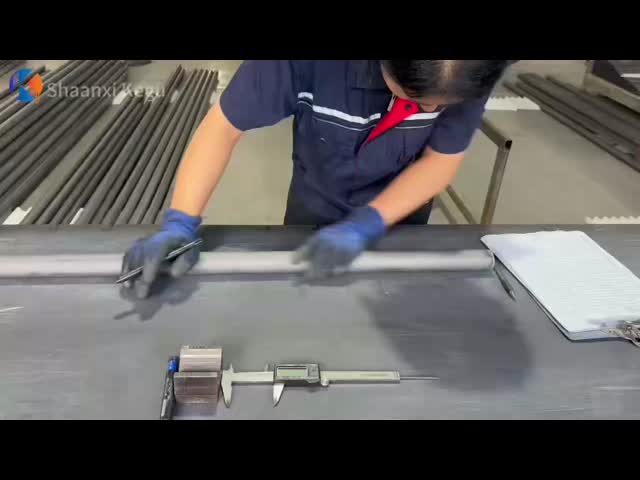 Customizable Pressureless Sintered SiC Roller 1650°C Heat Resistant for Roller Hearth Kilns