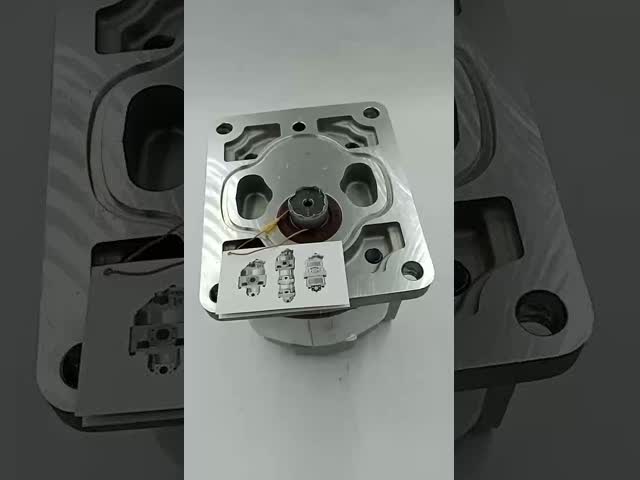 705-22-40100 Hydraulic Gear Pump for WA600-1 Wheel Loader